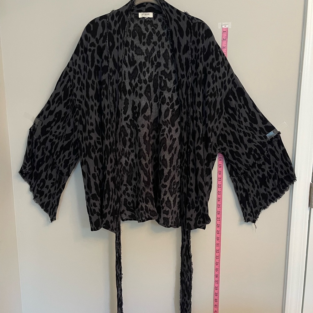 Umgee Black and Gray Leopard Print Top
